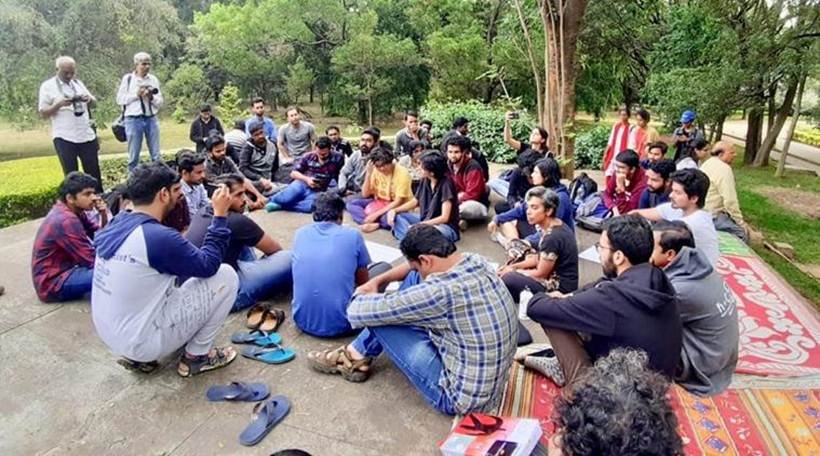 बेंगलुरू के इंडियन इंस्टीट्यूट ऑफ साइंस के छात्र कैंपस में ही धरने पर बैठे हैं। (Express photo)