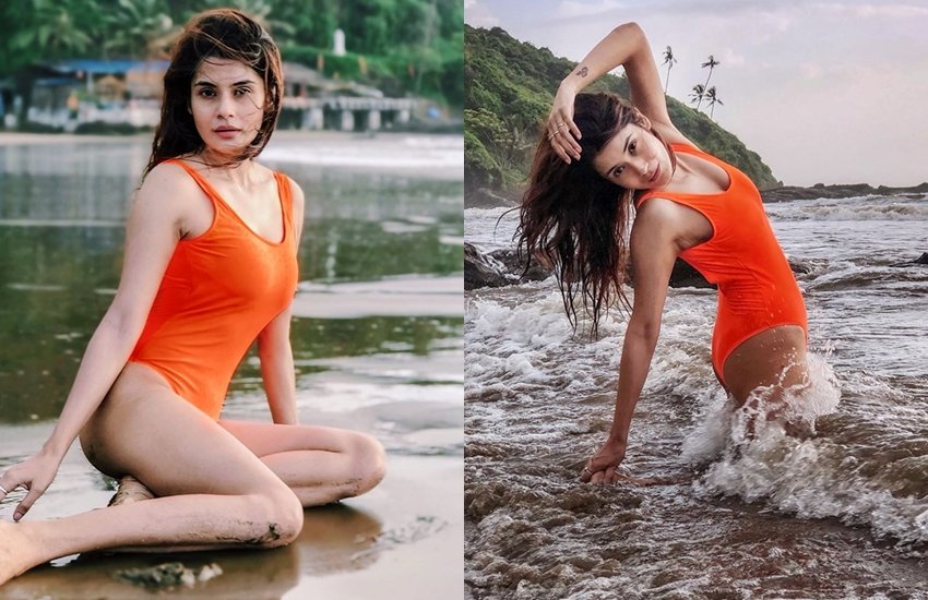 'संस्कार: धरोहर अपनों की' जैसे टीवी शो में संस्कारी बहू भूमि का किरदार निभाकर शमीन मन्नान घर-घर में पॉपुलर हो चुकी हैं। आलम ये है कि लोग उन्हें उनके नाम से कम और भूमि नाम से ज्यादा जानते हैं। शमीन अम्मान इन दिनों चर्चा में हैं। उनके चर्चा का कारण बनी हैं उनकी कुछ तस्वीरें। दरअसल हाल ही में शमीन थाईलैंड वैकेशन पर थीं। उन्होंने अपने वैकेशन की कुछ तस्वीरें शेयर की हैं जिनमें वह बिकिनी में नजर आ रही हैं। शमीन मन्नान की ये तस्वीरें वायरल हो रही हैं। (All Photos: Shamin Mannan Instagram)