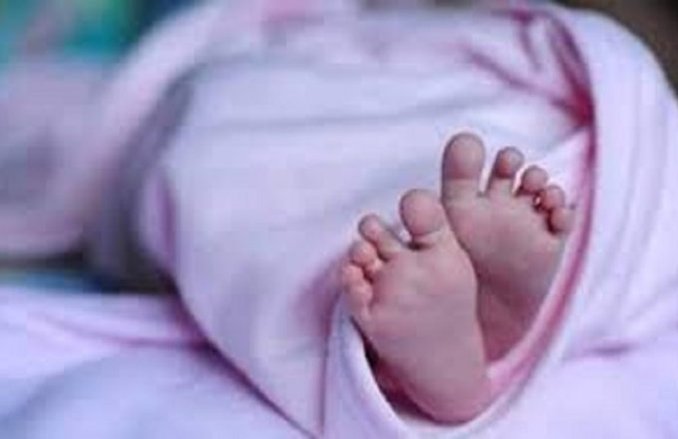 आंध्र प्रदेशः सरकारी अस्पताल में नहीं मिला डॉक्टर, तो सड़क पर हुई डिलीवरी, साड़ियों का घेरा बना राहगीरों ने की महिला की मदद