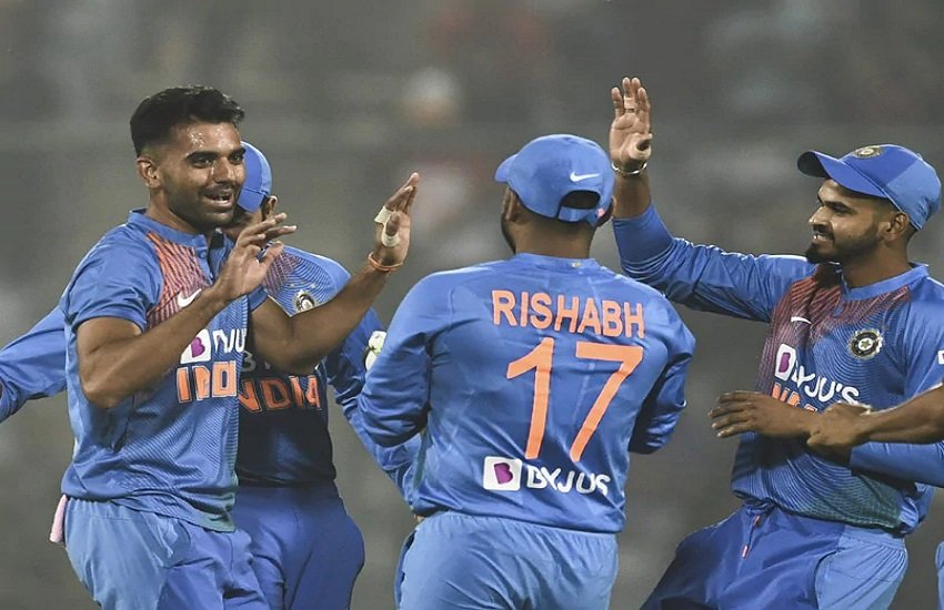 दीपक चाहर लंबे समय के लिए हुए बाहर (फोटो सोर्स-twitter)