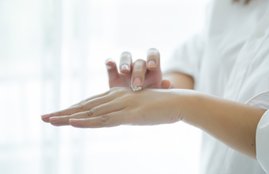Dry Skin in Winter, Dry Skin in Winter in Hindi, winter dry skin remedy, how to treat dry skin in winter, how to cure dry skin in winter, Cause of Dry Skin in Winter, Prevention of Dry Skin in Winter, tips for dry skin in winter at home, remedies for dry skin in winter, treatment for dry skin in winter,