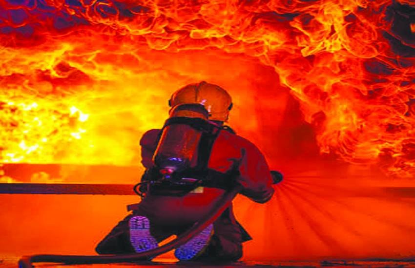 रानी झांसी रोड स्थित अनाज मंडी के कारखाने में तैंतालीस मजदूरों की जान ले ली। 