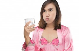 gargle with salt water benefits, salt water gargle benefits in hindi, Warm Salt Water Gargle Benefits in Hindi, gargling salt water for sore throat, rinsing with salt water before bed, how to gargle, salt water gargle for cough, salt water gargle for tonsillitis, salt water gargle benefits for teeth, warm salt water gargle benefits, salt water gargle health benefits, salt water nose rinse benefits