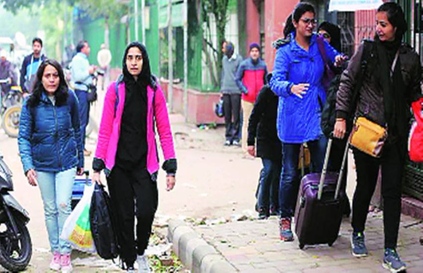 हिंसा और शको-शुबह के शिकंजे में आए विश्वविद्यालय के युवाओं पर बेबाक बोल।