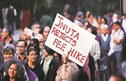 JNU के VC पर हमला? सुरक्षाकर्मियों ने किसी तरह बचाई जान, ड्राइवर ने भगाई कार तो बोनट पर चढ़ गए छात्र; देखें VIDEO