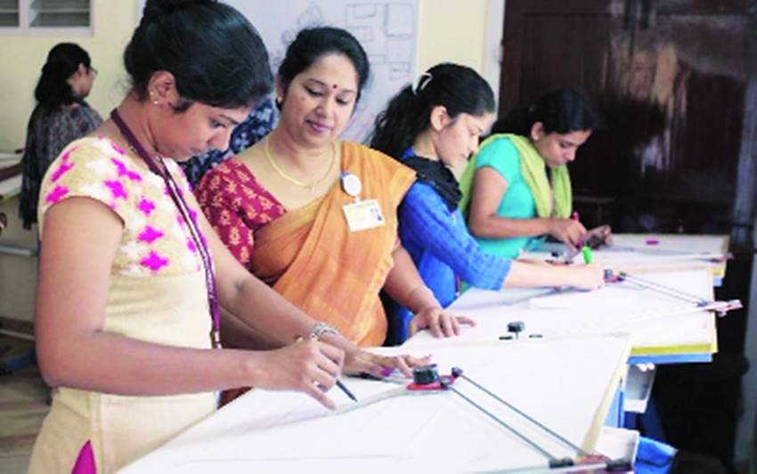 इस विषय के विद्यार्थियों के पास बीएड करने का भी विकल्प रहता है।