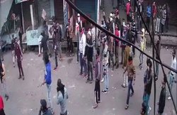 CAA हिंसा: मुंह पर कपड़ा बांध उपद्रवियों ने पुलिस पर की थी फायरिंग? मेरठ पुलिस ने जारी किया VIDEO