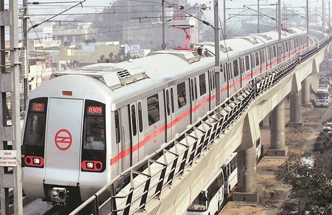 दिल्ली: UPSC एग्जाम में हुआ फेल तो की आत्महत्या की कोशिश, मेट्रो के सामने युवक ने लगा दी छलांग