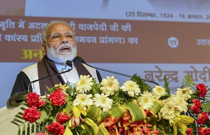 प्रधानमंत्री ने सरकार का रुख स्पष्ट करते हुए कहा कि हम चुनौतियों को चुनौती देने का स्वभाव लेकर निकले हैं। प्रधानमंत्री ने हिंसा और सरकारी संपत्ति को नुकसान पहुंचाने वालों को नसीहत दी और अधिकार के साथ कर्त्तव्य याद दिलाए। 