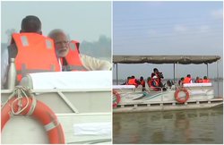 Namami Gange: गंगा नदी की सैर करते एक साथ दिखे पीएम मोदी और सीएम योगी, नाव पर बैठकर सफाई का लिया जायजा, देखें Video