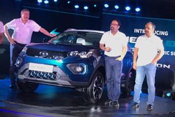 Tata Nexon इलेक्ट्रिक कार के फीचर्स के साथ जानिए कौन-सा वैरिएंट होगा पैसा वसूल