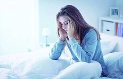 Health News: बेवक्त सोते हैं तो खतरा जान लीजिए, जानिए अच्छी नींद के लिए क्या खाएं