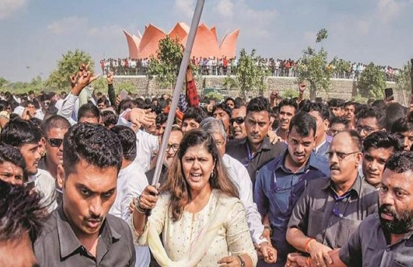परली में अपने पिता, गोपीनाथ मुंडे की जयंती पर एक रैली में पंकजा मुंडे।(PTI Photo)