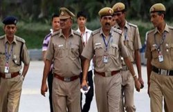 दूल्हे की गाड़ी जैसे सजाई जीप, बाराती बने पुलिस अफसर और मार दिया अवैध खनन करने वालों पर छापा, जानें फिर क्या हुआ…