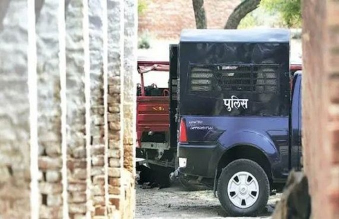 रिश्वत नहीं मिलने पर VDO और ग्राम प्रधान की करतूत? बर्थ सर्टिफिकेट में 4 साल के बच्चों की उम्र कर दी 104 वर्ष