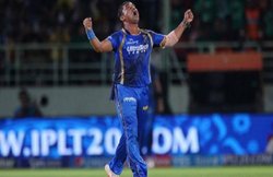 2 गेंद में हैट्रिक झटकने वाले प्रवीण तांबे पर गिर सकती है गाज, IPL 2020 से हो सकते हैं बाहर