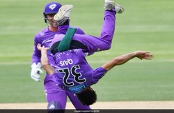 VIDEO: BBL में विकेट झटकने के बाद हवा में गुलाटी मारकर मनाया अनोखा जश्न, 19 वर्षीय कैस अहमद ने झटके 4 विकेट