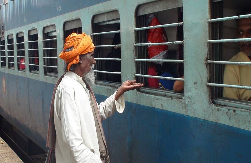 रेलवे की कमाई का सबसे बड़ा स्रोत माल ढुलाई है।