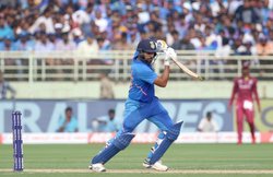 Rohit Sharma Records: शतकों और रनों के मामले में विराट कोहली को पीछे छोड़ा, पहली बार एक साल में बनाए 1400+ रन