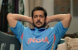 Happy Birthday Dabangg: सलमान के इन सिग्नेचर स्टाइल पर दीवाने हैं फैंस, दबंग 3 ने भी दिया नया ट्रेंड