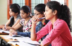 Sarkari Naukri: देश में सरकारी नौकरी ही सरकारी नौकरी, जानिए आपके लिए कौनसी है फिट