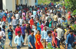 Sarkari Naukri: अगर 8वीं 10वीं पास हैं और सरकारी नौकरी की तलाश है, तो यहां कीजिए अप्लाई