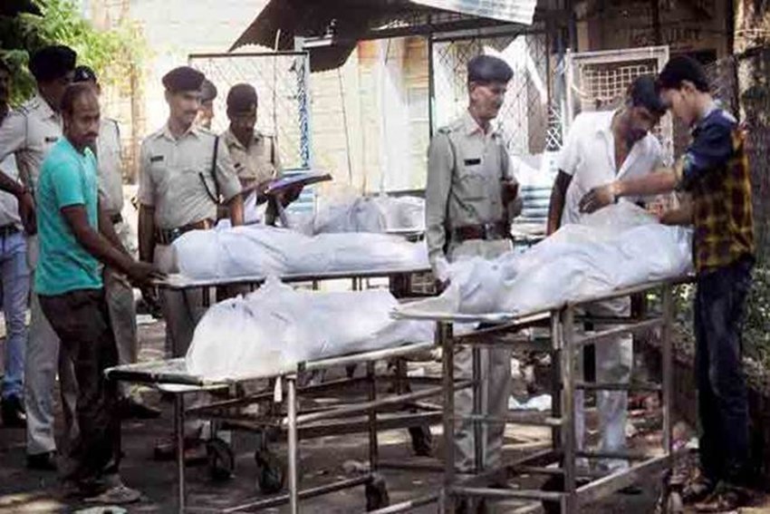 8 Simi Activists Encounter: अक्टूबर 2016 में भोपाल में हुए 8 सीमी सदस्यों का एनकाउंटर भी कई दिनों तक सुर्खियों में रहा था। इस एनकाउंटर में पुलिस ने बताया था कि इन आठों ने जेल में सिपाही की पहले तो गला रेतकर हत्या की फिर चादरों की रस्सी बना जेल से फरार हो गए। बाद में मुठभेड़ में ये सभी मारे गए।(Photo: PTI)