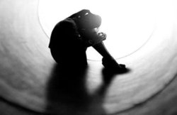 टेस्ट में कम नंबर आने पर टीचर ने छात्रा के मुंह पर कालिख पोत दी सजा, परिजनों ने किया थाने पर प्रदर्शन