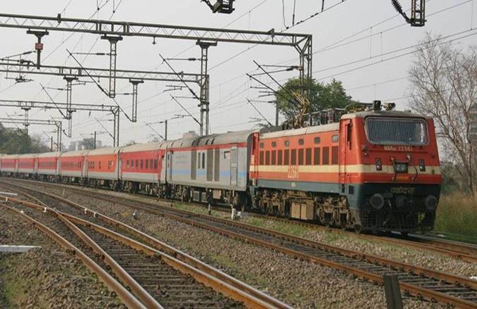 रेलवे ने कैंसिल की 358 रेलगाड़ियां, कहीं आपकी ट्रेन भी तो नहीं है रद्द