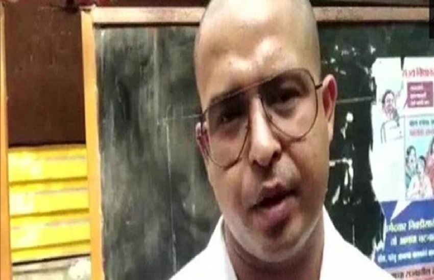 FB पर उद्धव ठाकरे को लिखा गंजा, शिवसेना कार्यकर्ताओं ने पीटा, सिर भी मूंड दिया, फोटो सोर्स -ANI
