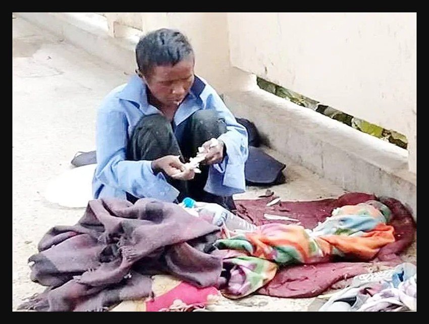 स्थानीय मीडिया रिपोर्ट्स के मुताबिक महिला मानसिक रूप से विक्षिप्त बताई जा रही है।