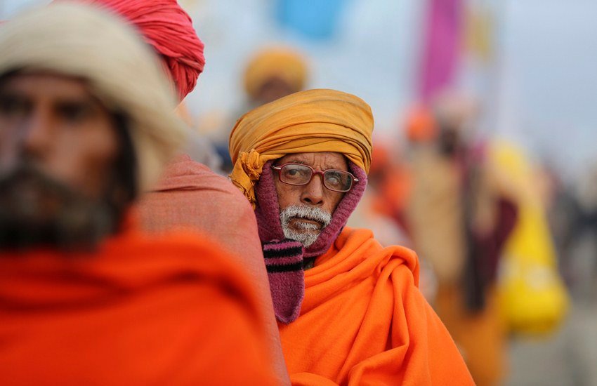 भारत एक धर्म निरपेक्ष देश है। यहां कई धर्मों को मानने वाले रहते हैं। साल 2011 में हुए जनगणना के मुताबिक भारत की आबादी 121 करोड़ थी। उस जनगणना में बताया गया था कि सबसे ज्यादा आबादी हिंदुओं की है। 121 करोड़ की आबादी में 79.80 प्रतिशत आबादी हिंदुओं की है। हालांकि देश में अभी भी कई ऐसे राज्य हैं जहां दूसरे धर्मों को मानने वालों की तुलना में हिंदुओं की संख्या कम है। आइए डालते हैं ऐसे ही राज्यों पर एक नजर। (Photo: AP)