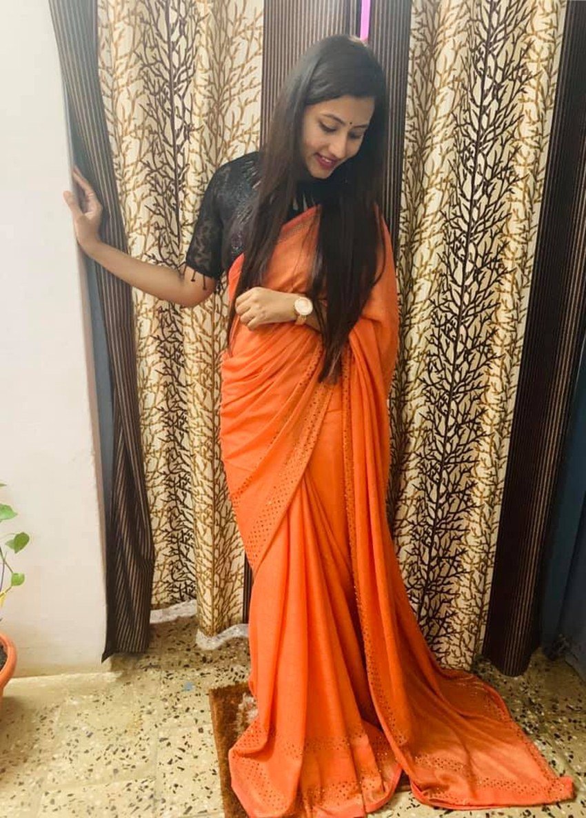 प्रिया वर्मा सिविल सेवा परीक्षा की तैयारी करने वाले बच्चों की मदद के लिए भी काम करती हैं।