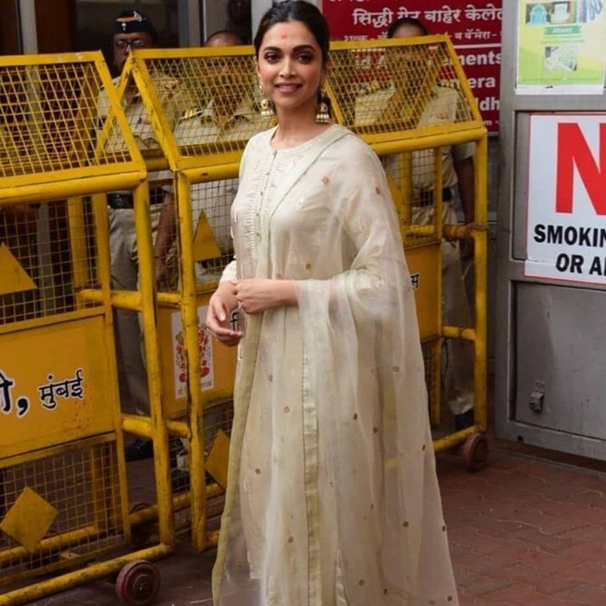 दीपिका पादुकोण जेएनयू में हिंसा के बाद स्टूडेंट्स से मिलने कैंपस पहुंचीं तो ट्विटर पर छपाक का विरोध शुरू हो गया।