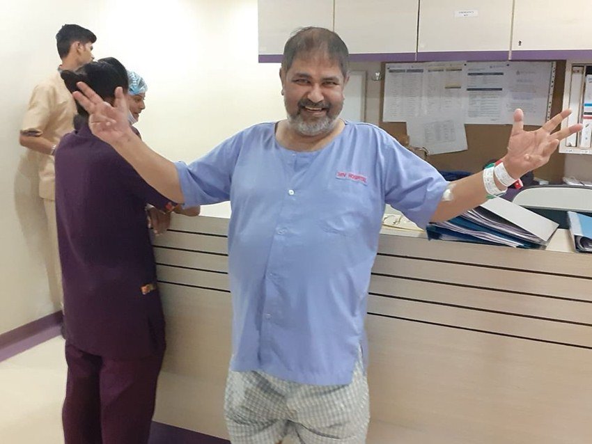 आर्थिक तंगी झेल रहे एक्टर ने मीडिया से कहा था- मैं पैरालिसिस स्ट्रोक के बाद ठीक हो गया था लेकिन मुझे काम नहीं मिला। मैं फ़िलहाल अपनी बचत पर अपनी जिंदगी गुजर-बसर कर रहा हूं लेकिन वो भी खत्म होने वाली है। मैं अपनी बहन के पास कोलकाता में शिफ्ट हो जाऊंगा लेकिन इंडस्ट्री में से किसी को मुझे काम देना पड़ेगा वरना आप जानते हैं कि क्या होगा।