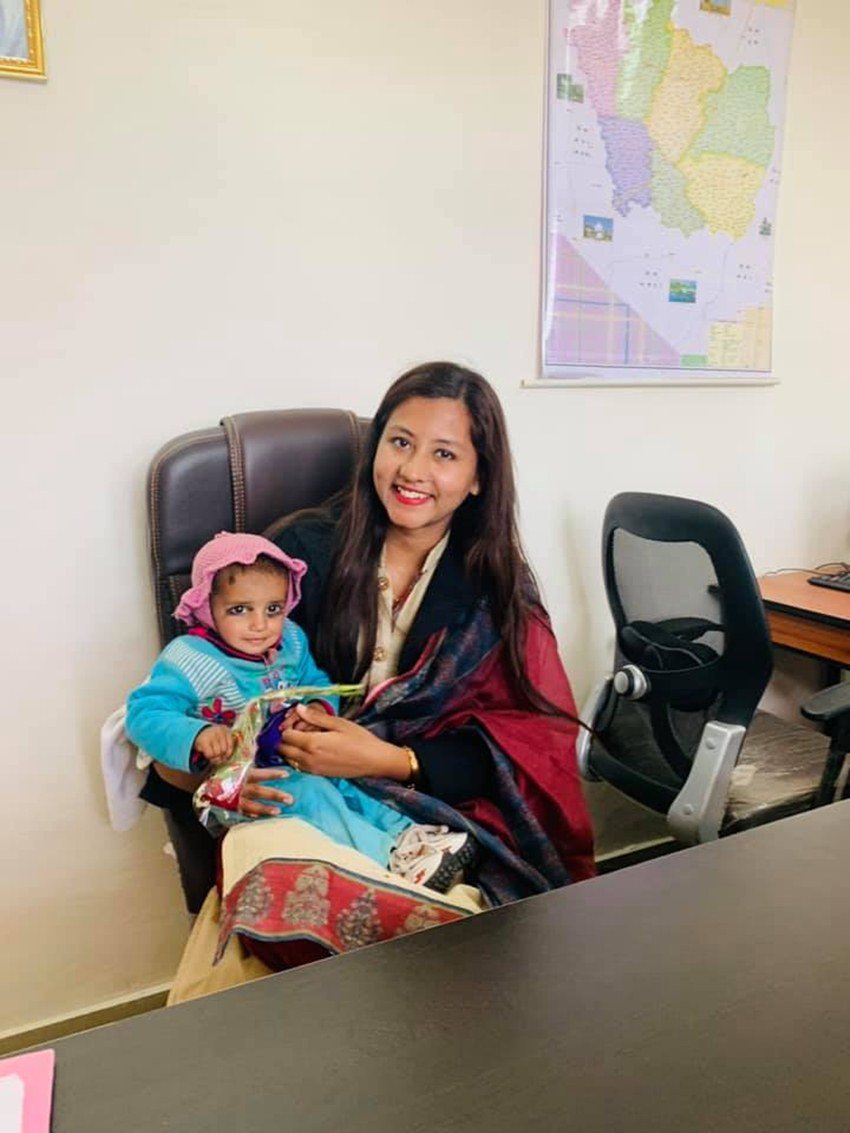 प्रिया शादीशुदा हैं और उनकी एक बेटी भी है।