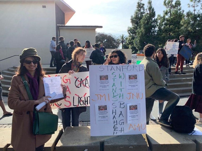 वरिष्ठ पत्रकार रवीश कुमार ने ये तस्वीरें अपने फेसबुक वॉल पर पोस्ट की हैं।