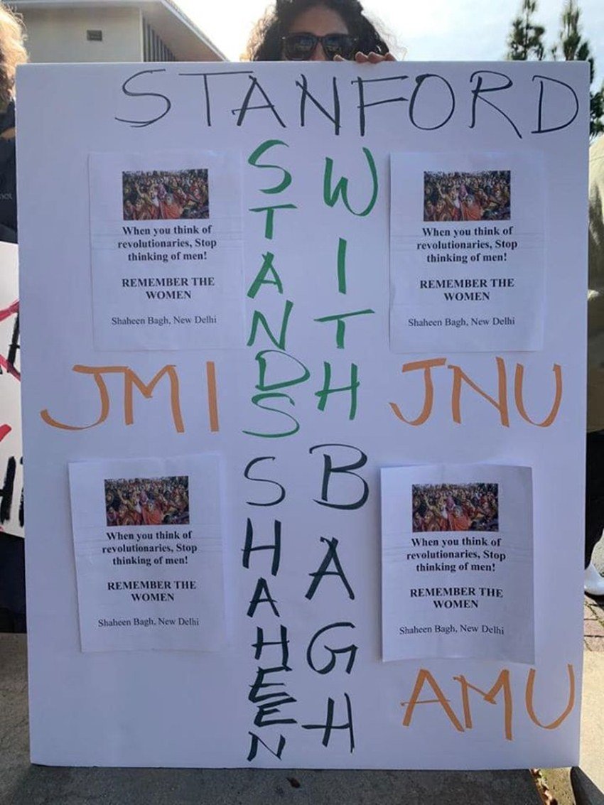 छात्र शाहीन बाग के अलावा जेएनयू, जामिया और अलीगढ़ विश्वविद्यालय में हुई हिंसा के विरोध में भी आवज बुलंद करते नजर आए।