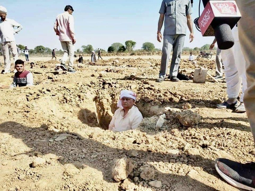किसानों का कहना है कि 2012 में किसानों ने 4 लाख 20 हजार की एक बीघा जमीन खरीदी थी। उसकी DLC रेट 1.10 हजार के लगभग है। सरकार उसका दो गुना दे रही है।