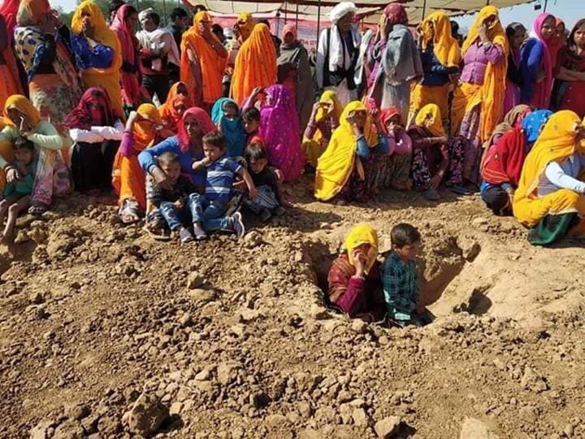 इस आंदोलन में 70 पुरुष तथा 31 महिला किसान समाधि में हैं।