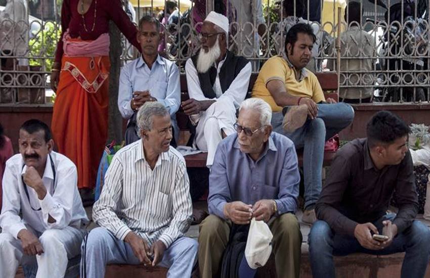 सरकारी अस्पतालों के मरीजों के परिजनों का कहना है कि प्रतिनिधि नेल या राड का पूरा सेट लाकर देते हैं और उसका पूरा पैसा मरीज से लेते हैं। (सांकेतिक तस्वीर) सरकारी अस्पतालों के मरीजों के परिजनों का कहना है कि प्रतिनिधि नेल या राड का पूरा सेट लाकर देते हैं और उसका पूरा पैसा मरीज से लेते हैं। (सांकेतिक तस्वीर)