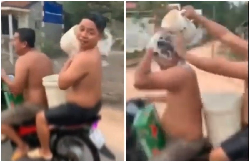 बाइक पर नहाते इन दोनों युवकों का वीडियो वायरल हुआ है। फोटो सोर्स - वीडियो स्क्रीनशॉट, फेेसबुक बाइक पर नहाते इन दोनों युवकों का वीडियो वायरल हुआ है। फोटो सोर्स - वीडियो स्क्रीनशॉट, फेेसबुक