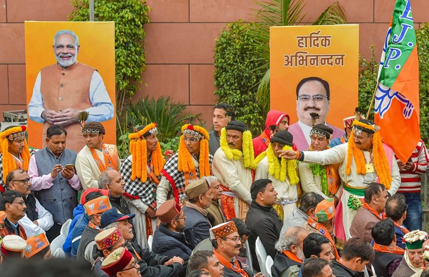 जेपी नड्डा को भाजपा अध्यक्ष बनाए जाने के मौके पर दिल्ली में जश्न मनाते कार्यकर्ता। (Photo: PTI)