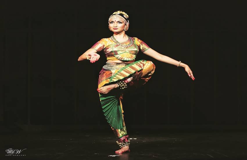 युवा कुचिपुडी नृत्यांगना भावना रेड्डी ने अपनी प्रतिभा और मेहनत के जरिए कला जगत में विशेष पहचान बनाई है। युवा कुचिपुडी नृत्यांगना भावना रेड्डी ने अपनी प्रतिभा और मेहनत के जरिए कला जगत में विशेष पहचान बनाई है।