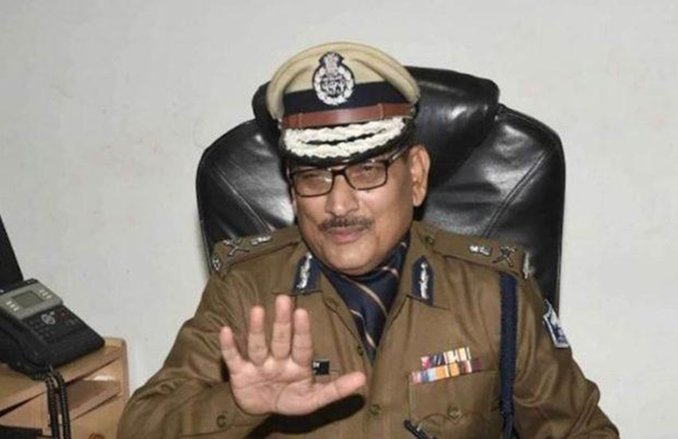 …जब डीजीपी ने दो महिला कॉन्स्टेबल से कहा- मैं तुम्हारे हथियार लूट लू तो, मिला ऐसा जवाब, सादे कपड़ों में निरीक्षण के लिए पहुंचे शीर्ष पुलिस अधिकारी हुए प्रभावित
