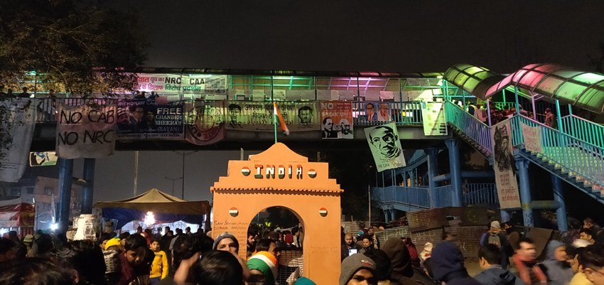 शाहीन बाग नागरिकता संसोधन कानून और एनआरसी के विरोध का केंद्र बना हुआ है।