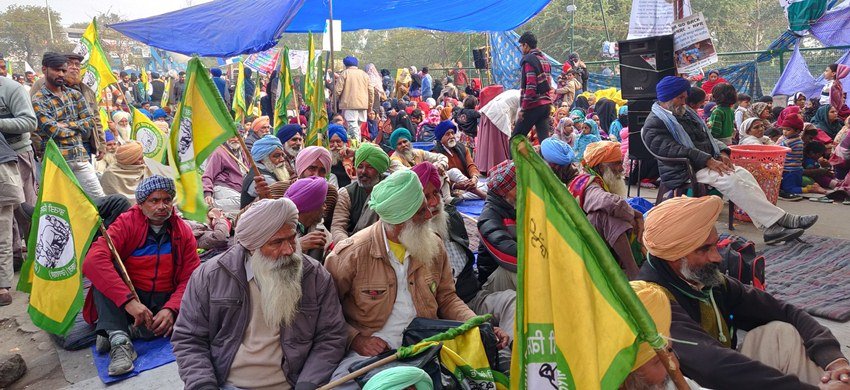 पंजाब से भी सिख समुदाय के कई लोगों का समर्थन शाहीन बाग के प्रदर्शनकारियों को मिल रहा है।