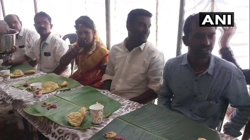 मस्जिद परिसर में ही शादी में शामिल लोगों के लिए शाकाहारी भोजन का भी इंतजाम किया गया था।