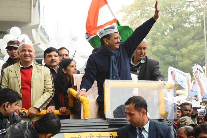 अरविंद केजरीवाल का रोड शो वाल्मीकी मंदिर से शुरू हुआ।