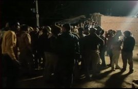 Uttar Pradesh, Farrukhabad, miscreants, children taken hostage, UP police, firing, police, उत्तर प्रदेश, फर्रुखाबाद, बदमाश, बच्चों को बंधक बनाया